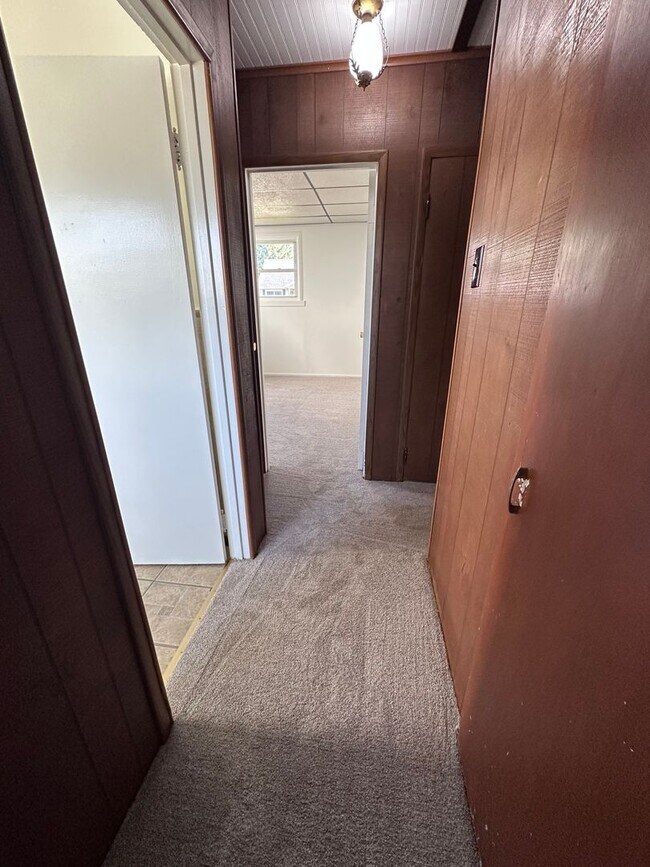 Building Photo - Cape Cod in Middletown 4 bedroom