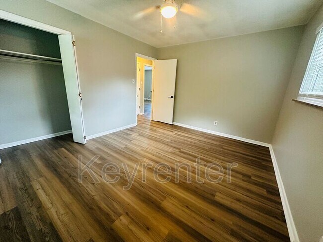 Building Photo - 11629 S Williamsburg Dr