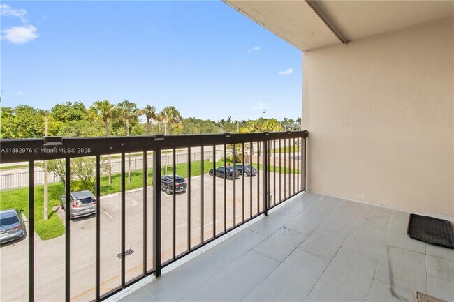 Building Photo - 10425 SW 112th Ave