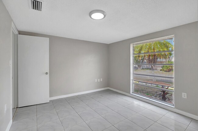 Building Photo - 7210 Parrot Dr