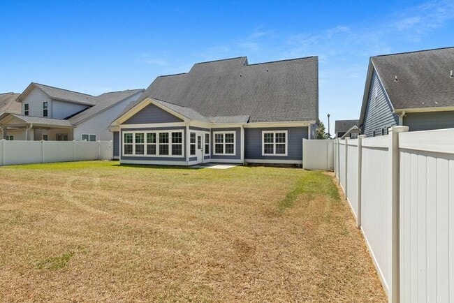 Building Photo - 5 Bedroom 3 Bath Home