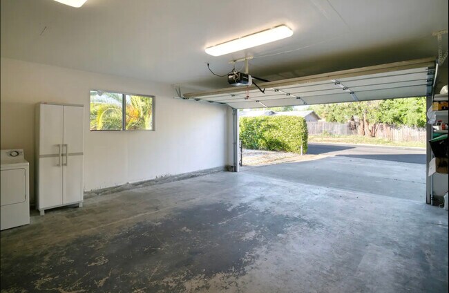 Building Photo - 3414 Francis Dr