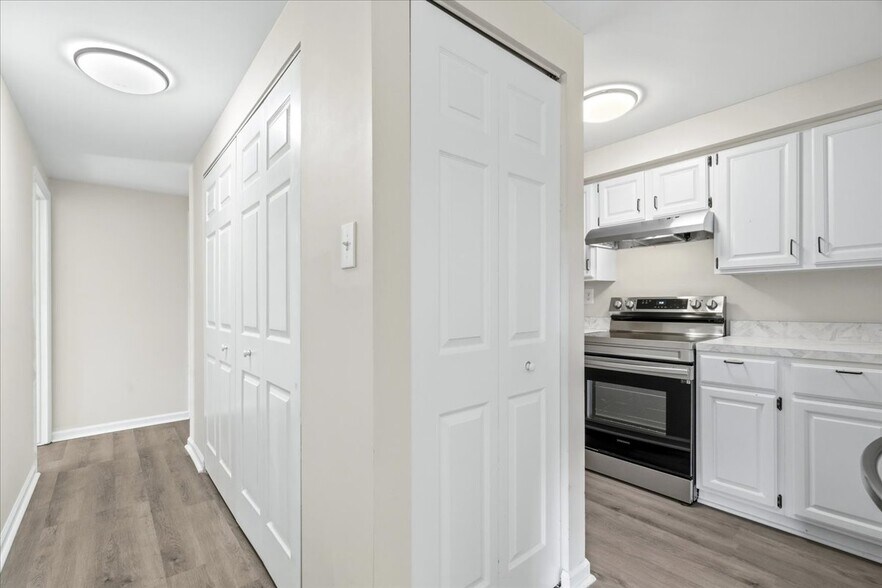 Building Photo - 819 Stratford Way