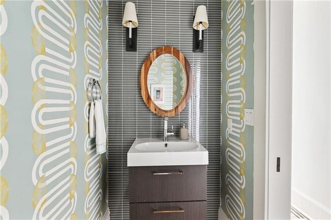 Building Photo - 635 Bonaventure Ave NE