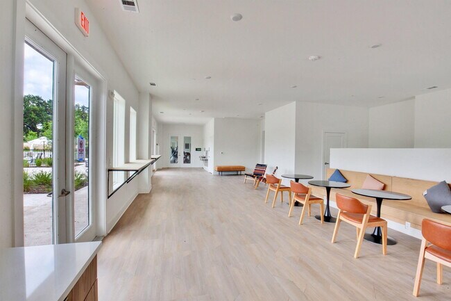 Building Photo - 4802 S Congress Ave