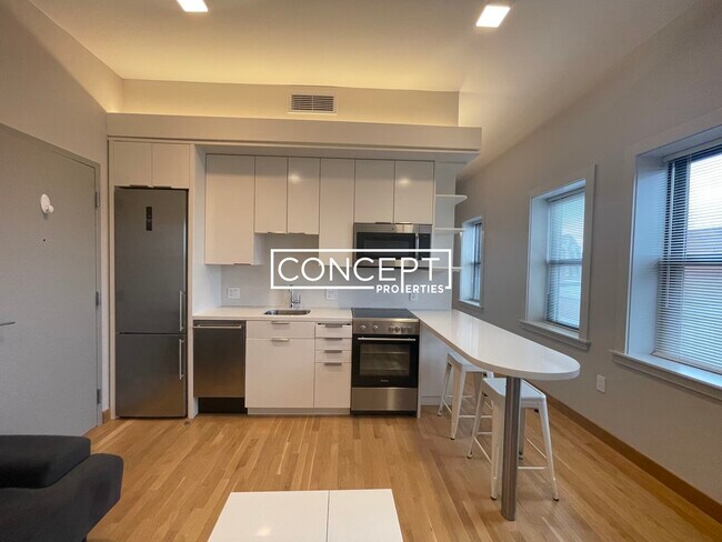 Building Photo - 115 Mt Auburn St