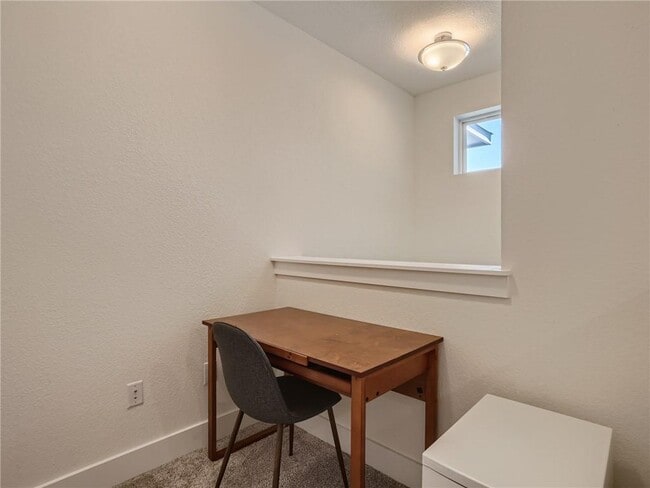 Building Photo - 1802 Roseburg Dr