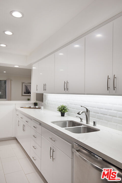 Building Photo - 6708 Hillpark Dr