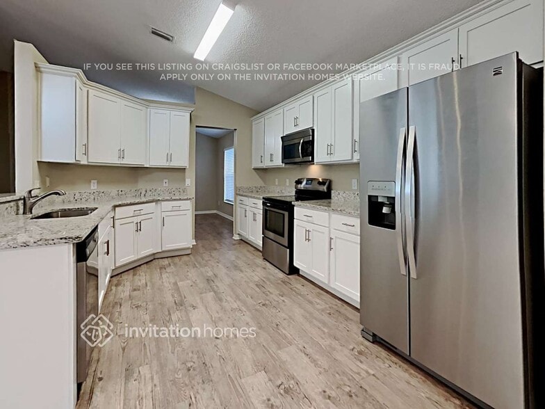 Building Photo - 13768 Meadowpark Ave