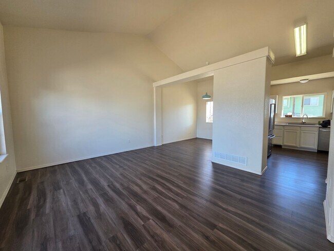 Building Photo - Gorgeous 4 Bed 3 bath Home In Wagon Trails!!