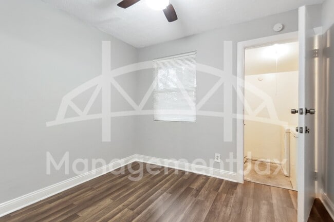 Building Photo - 4417 Ken Knight Dr N
