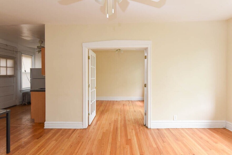 Building Photo - 3902 W Argyle St