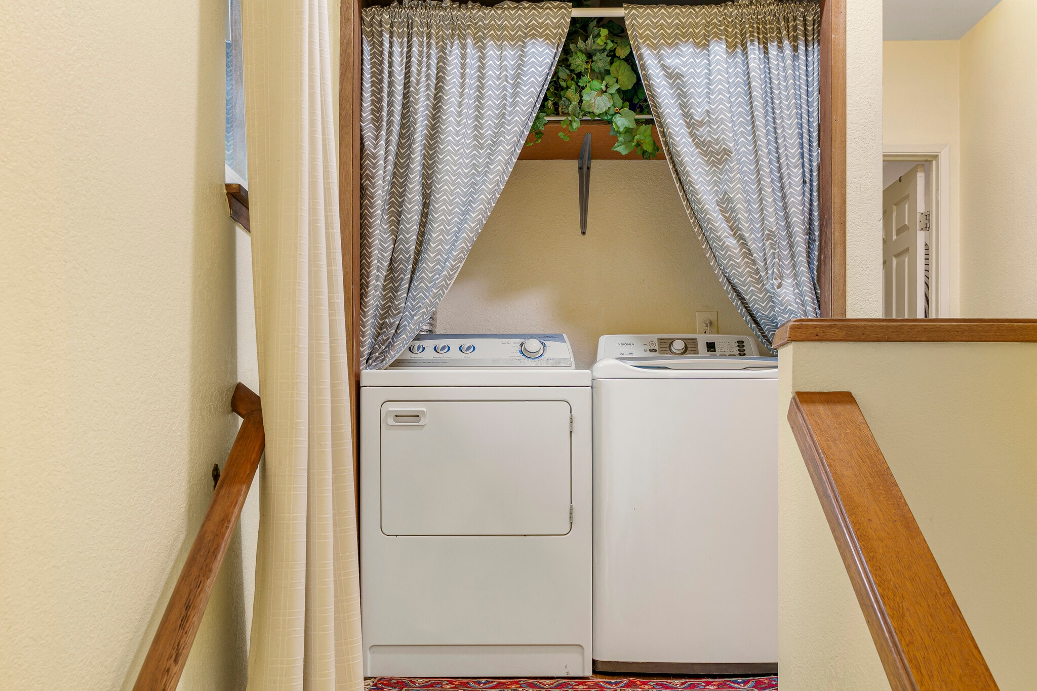 Washer & Dryer - 20043 Forest Park Dr NE