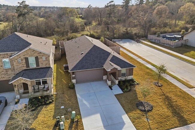 Building Photo - 18037 Martin Pines Dr