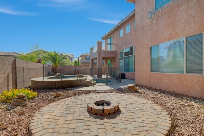 Building Photo - Spacious 5-Bedroom, 2 Story Pool Home in G...
