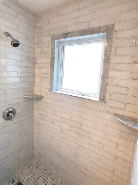 Building Photo - 88 Rossmore Rd
