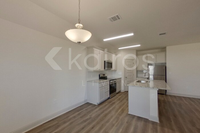 Building Photo - 17611 Carlisle Ave