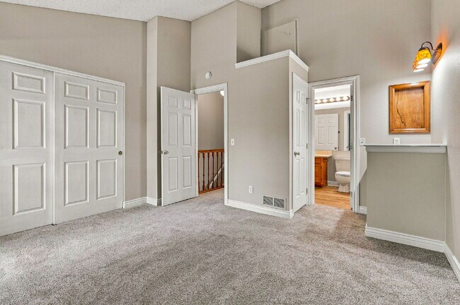 Building Photo - 3-Bedroom Louisville Townhome with Finished Basement