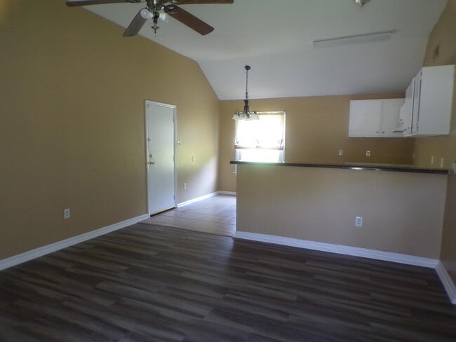 Building Photo - 3583 Russelwood Dr