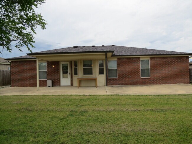 Building Photo - "Spacious 4-Bedroom Retreat with 2 Baths in Prime Killeen Location – 1,590 Sq Ft of Comfort!"