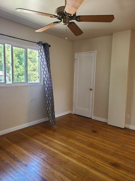 bedroom - 175 W I St