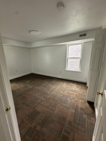 Building Photo - 48 Lunenburg St