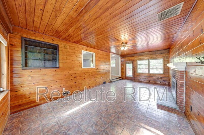 Building Photo - 10205 N College Ave
