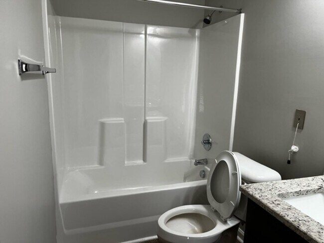 Building Photo - 2 Bedrooom 2 Bathroom Apartments close to VSU