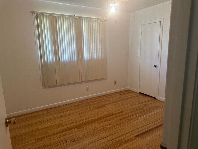 Building Photo - 6003 Heatherbrook Dr