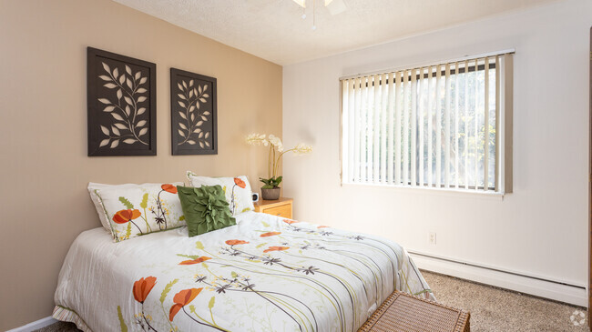 Springbrook - guest bedroom - Homestead Apartments