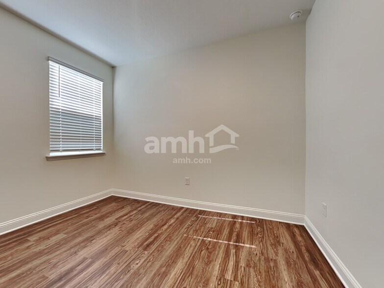 Building Photo - 163 Banyan Frst Dr