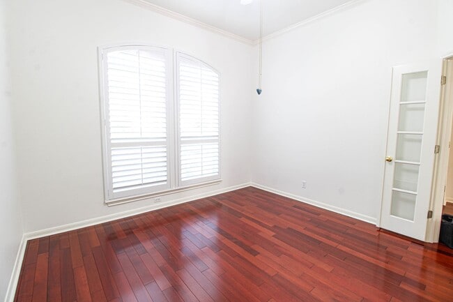 Building Photo - 121 Antler Cir