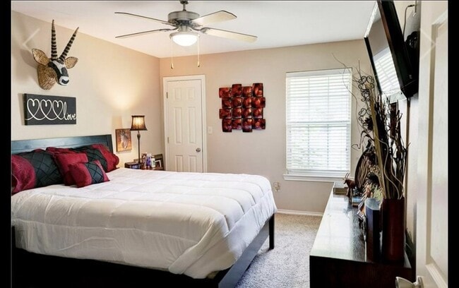 Building Photo - 901 W Birge St