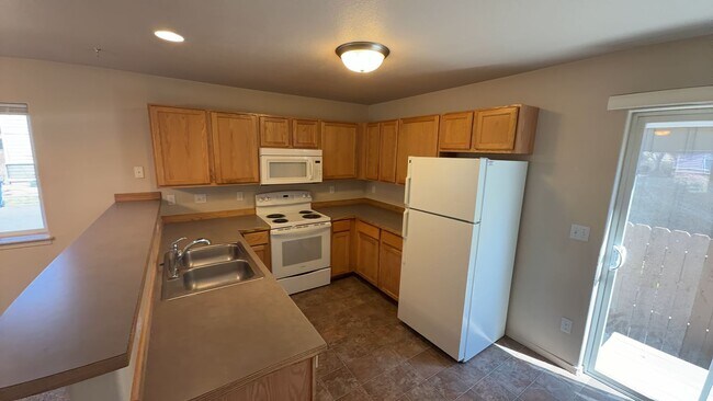Building Photo - 1398 NE Elk Ct