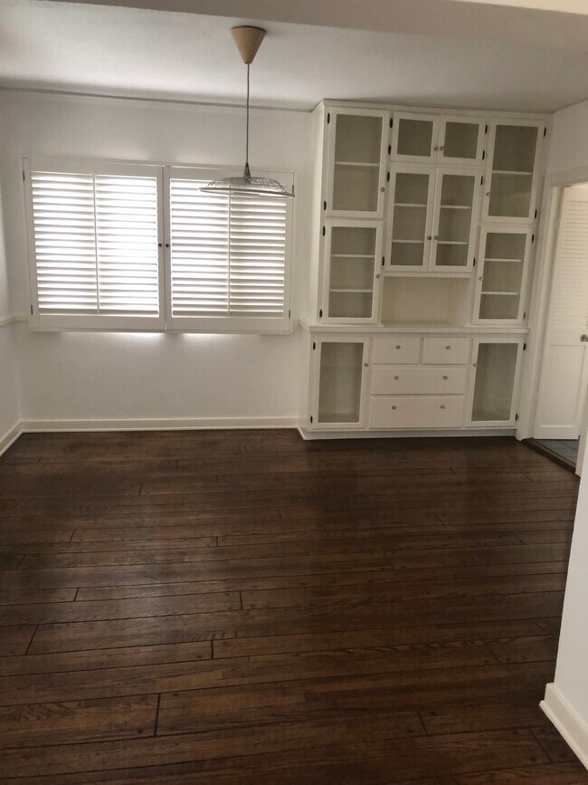 Dinning Room - 556 Radcliffe Ave