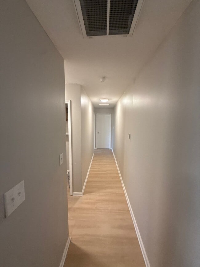 Building Photo - 6209 E 12th St