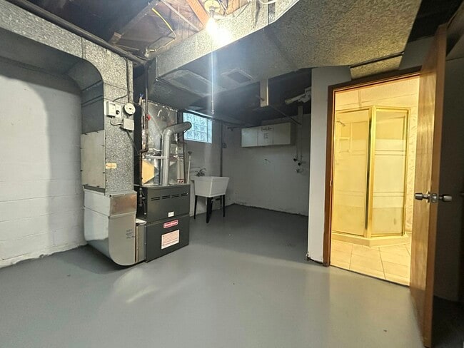 Building Photo - 1718 McNary Blvd