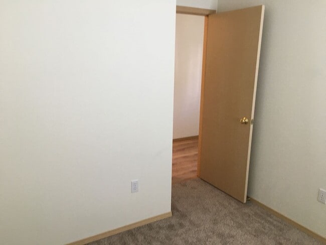 Building Photo - 1050 S Westcliff Pl