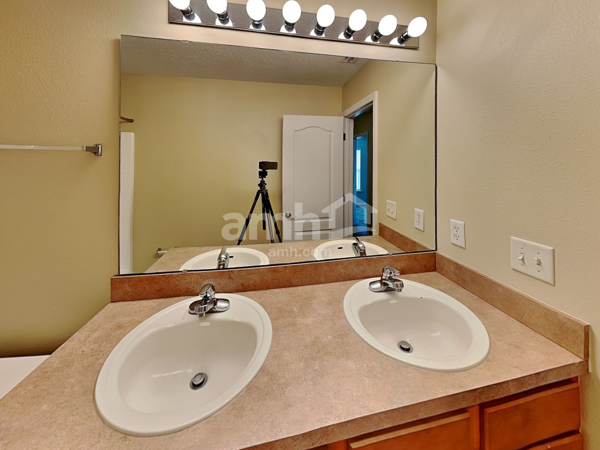 Building Photo - 325 Van Gogh Cir