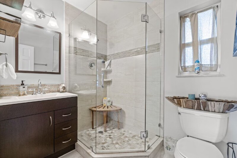 Building Photo - 306 SW 11th Ave