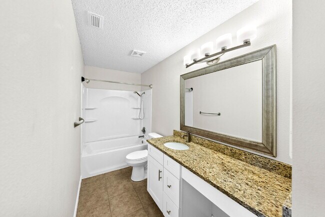 Building Photo - Spacious & Thoughtfully Updated 4-Bedroom ...