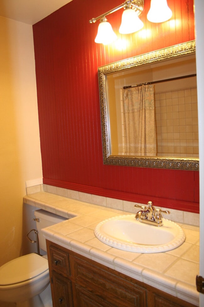 Building Photo - 5500 Lennox Ave