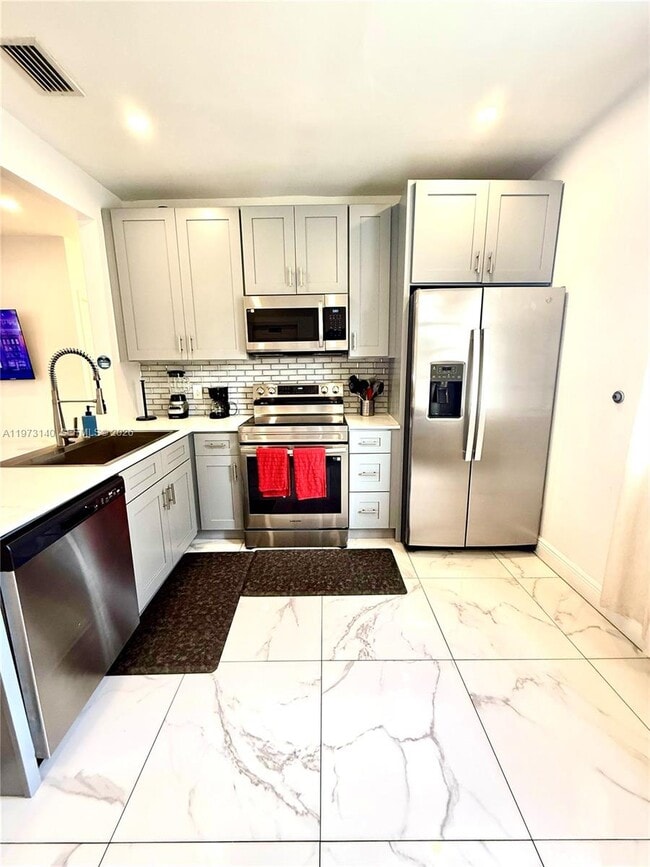 Building Photo - 133 SW 22nd Terrace