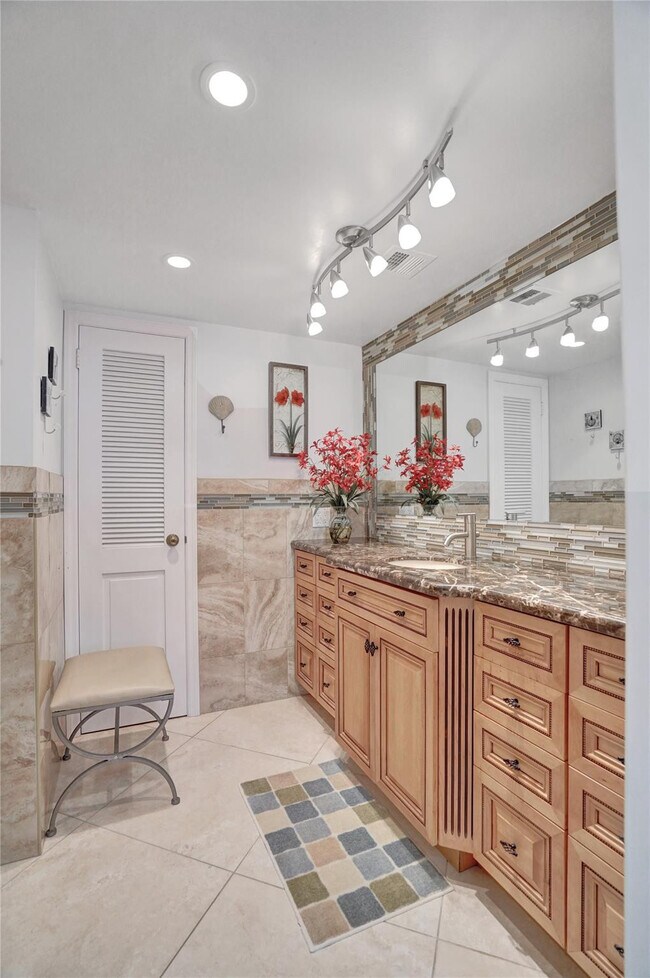 Building Photo - 3430 Galt Ocean Dr