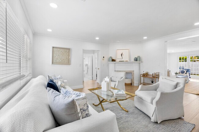 Building Photo - 240 Santa Lucia Dr