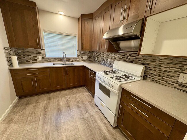 Building Photo - Updated and Stunning 2bed/1bath home in Mi...