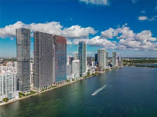 Building Photo - 700 NE 24th St