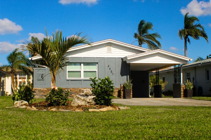 Building Photo - 4457 Floramar Terrace
