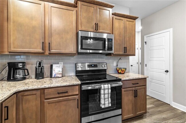 Building Photo - 101 E 6th Ave