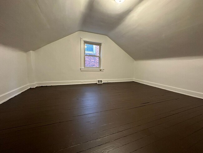 Building Photo - Outstanding 3BR Townhome with Lots of Outdoor Space! Give Us a Call for a Tour!